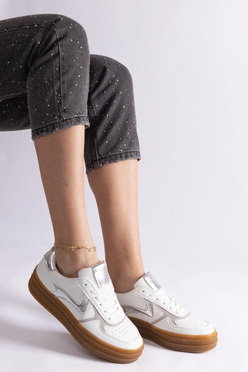 Hvide og sølv sneakers med...