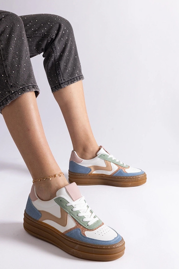 Blå sneakers med gummisål...