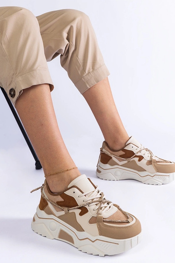 Brune sneakers dekoreret med Valdez zirkonsnor