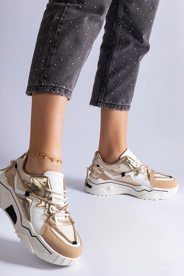Beige sneakers dekoreret med Valdez zirkonsnor 2