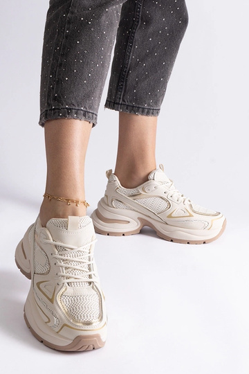 Beige sneakers med en...