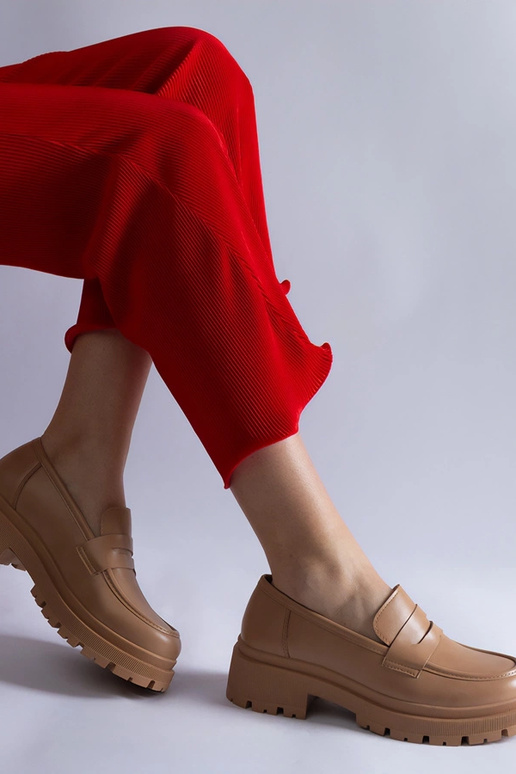 Mørke beige mokkasiner lavet af... Mørke beige mokkasiner lavet af...