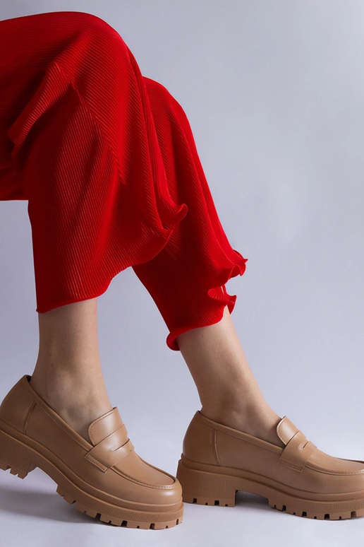 Mørke beige mokkasiner lavet af... Mørke beige mokkasiner lavet af...