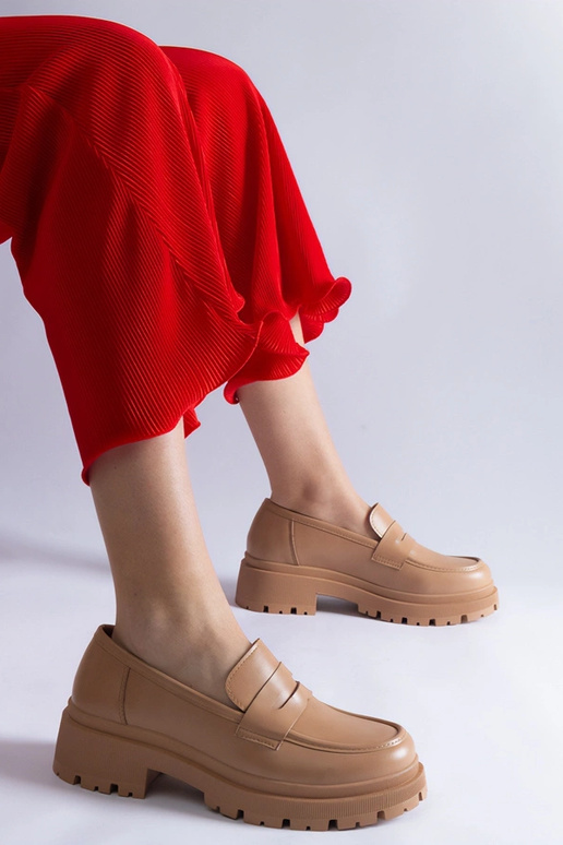 Mørke beige mokkasiner lavet af... Mørke beige mokkasiner lavet af...