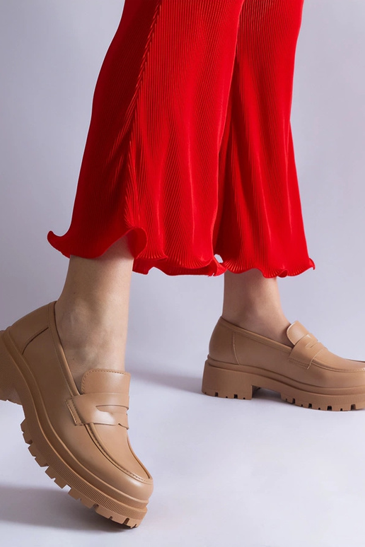 Mørke beige mokkasiner lavet af... Mørke beige mokkasiner lavet af...