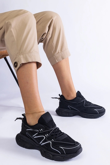 Sorte damesneakers med...