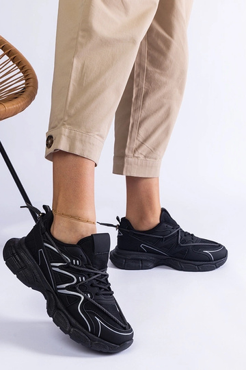 Sorte damesneakers med... 2