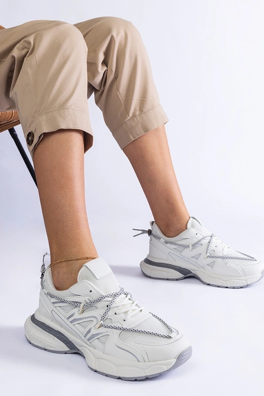 Hvide damesneakers med massiv...