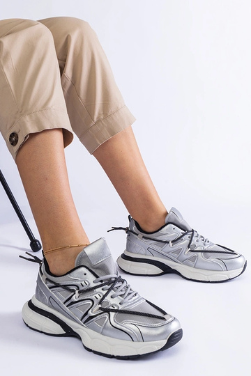 Sølv damesneakers med en...