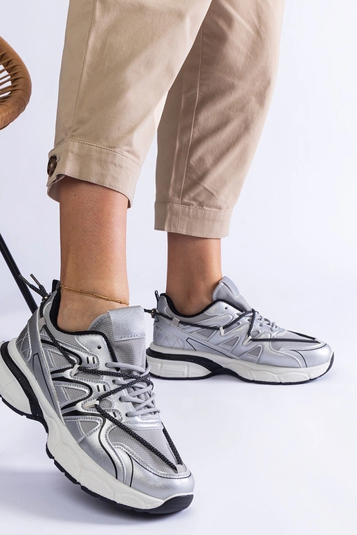 Sølv damesneakers med en massiv...