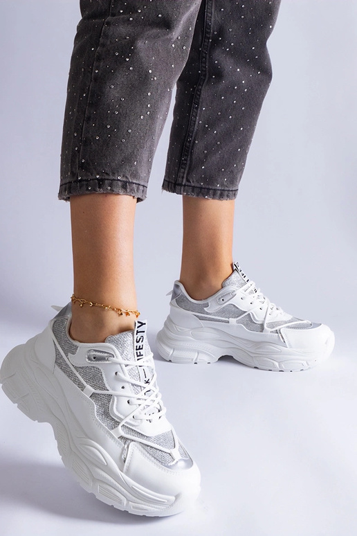 Hvide sneakers med glimmerindsatser...