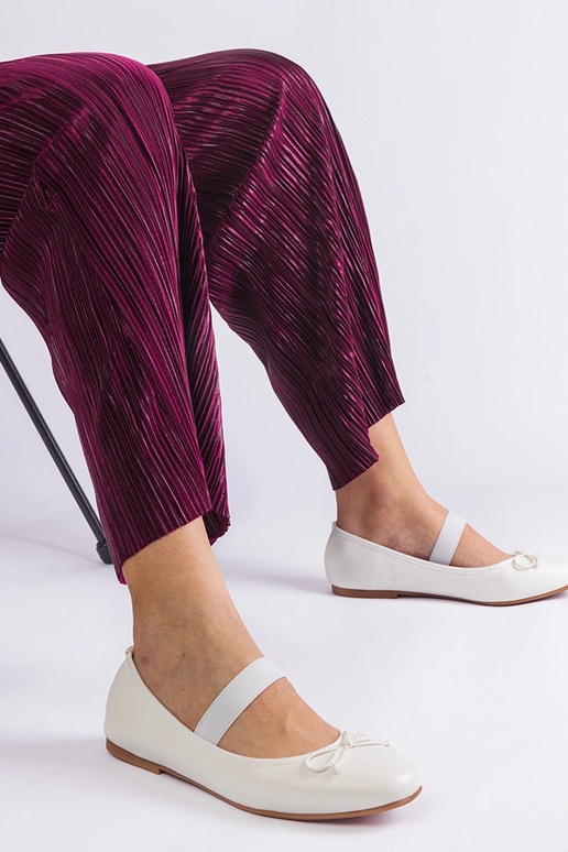 Hvide balletlejligheder med elastik...