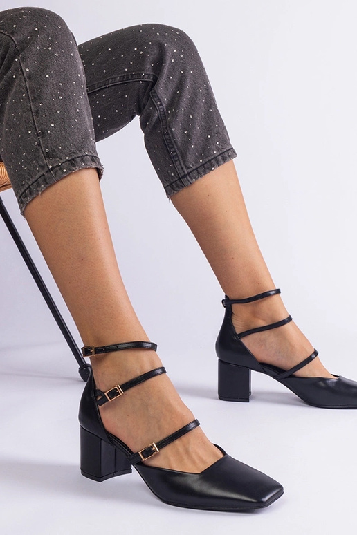 Sorte pumps med blokhæl og... Sorte pumps med blokhæl og...