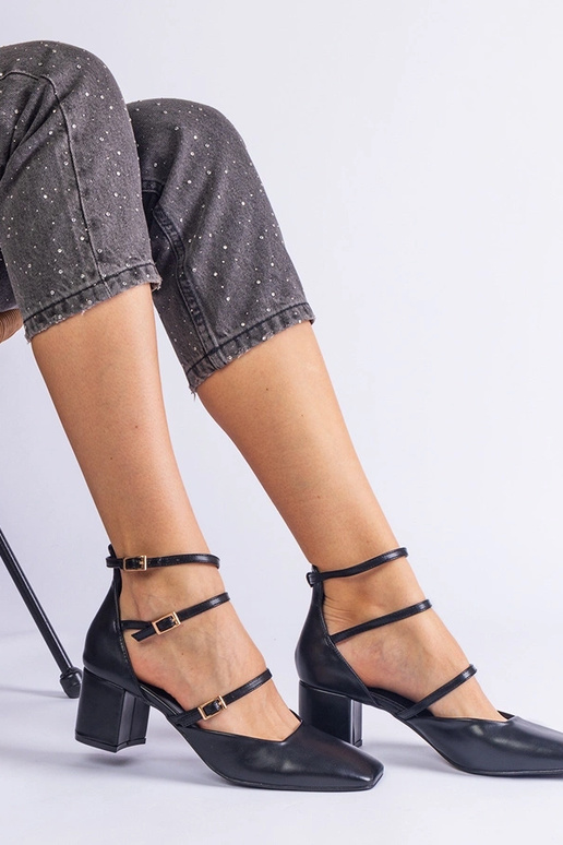 Sorte pumps med blokhæl og... Sorte pumps med blokhæl og...