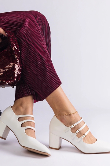 Hvide pumps med blokhæl og... 2