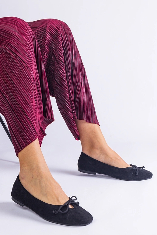 Sorte balletlejligheder med dekorativ...