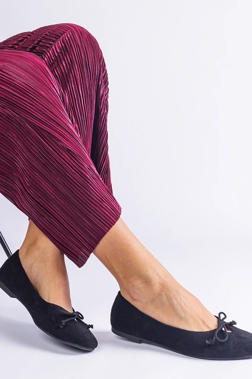 Sorte balletlejligheder med dekorativ...