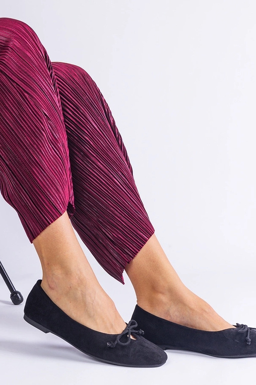 Sorte balletlejligheder med dekorativ...