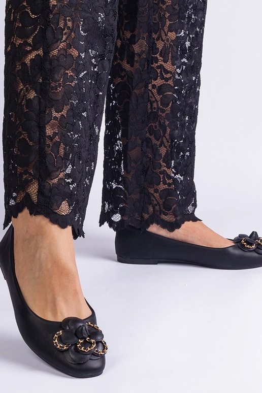 Sorte balletlejligheder dekoreret med...