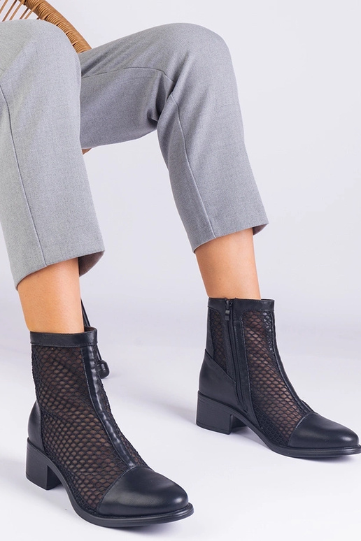 Sorte mesh-ankelstøvler med blokhæl... Sorte mesh-ankelstøvler med blokhæl...