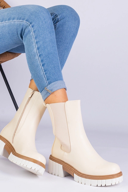 Beige ankelstøvler lavet af Tantala...