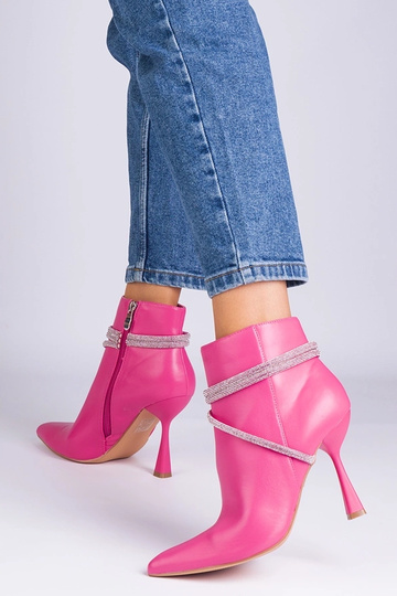 Pink højhælede ankelstøvler...
