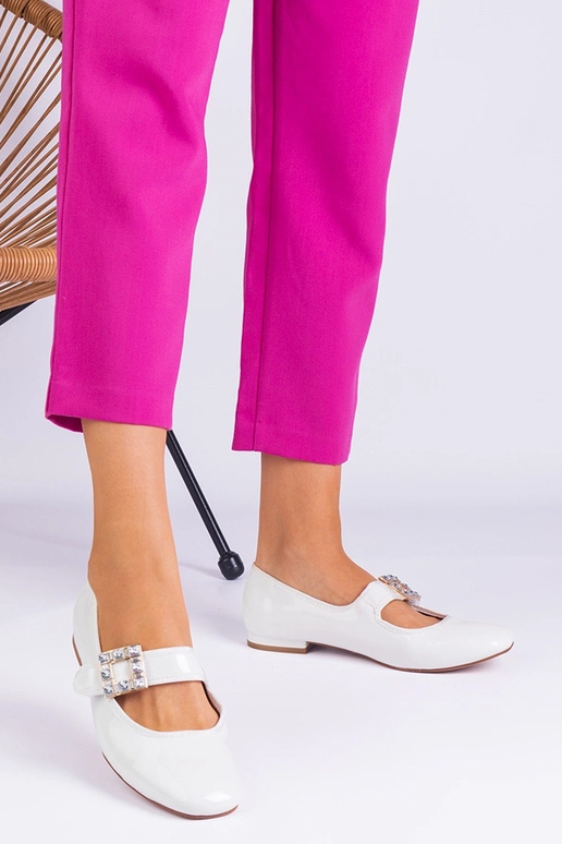 Balletlejligheder i hvid patentlæder...