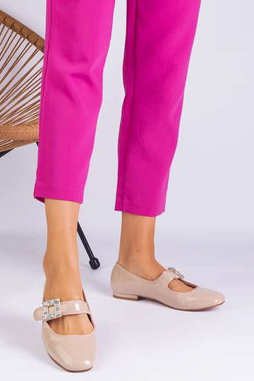 Beige lakleren ballerina's versierd met een gesp Furseda 2