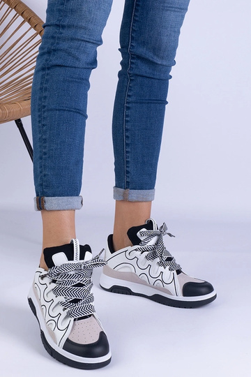 Sorte damesneakers med dekorativ snøring Grejs 2