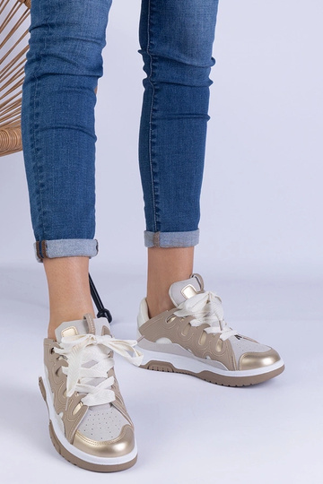 Beige damesneakers med dekorativ snøring Grejs 2