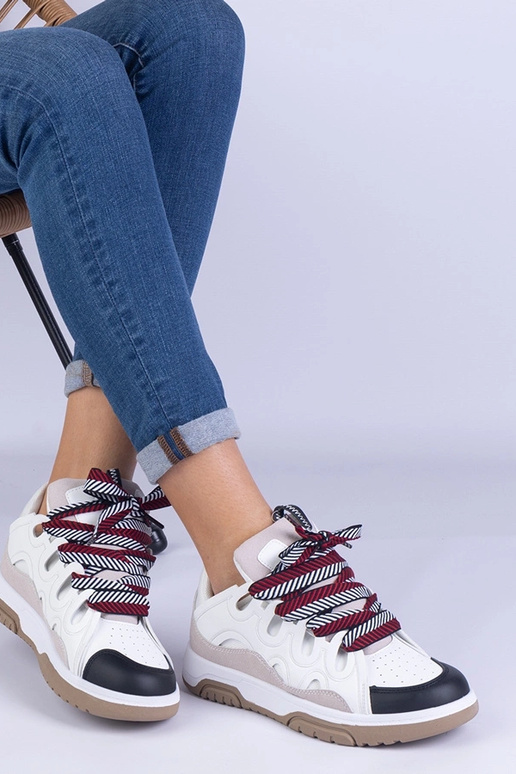 Hvide damesneakers med dekorativ...