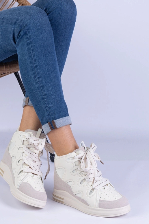 Hvide damesneakers med tykke...