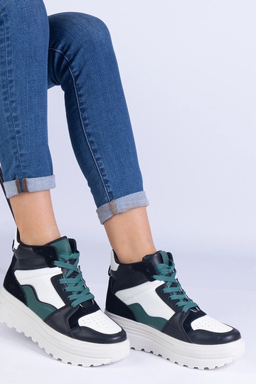 Sorte og hvide sportssneakers til kvinder på Sunline platformen
