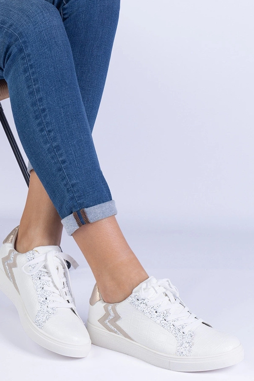 Hvide damesneakers med prægning og... Hvide damesneakers med prægning og...