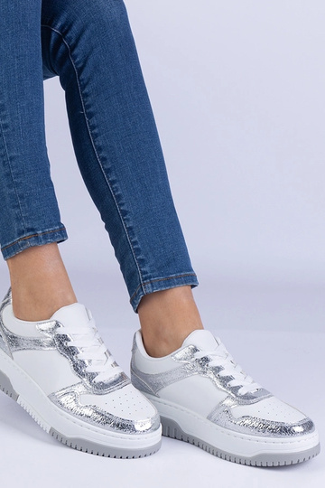 Sølv sneakers med tyk sål...