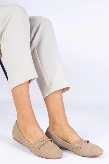 Beige dameballerinaer lavet...