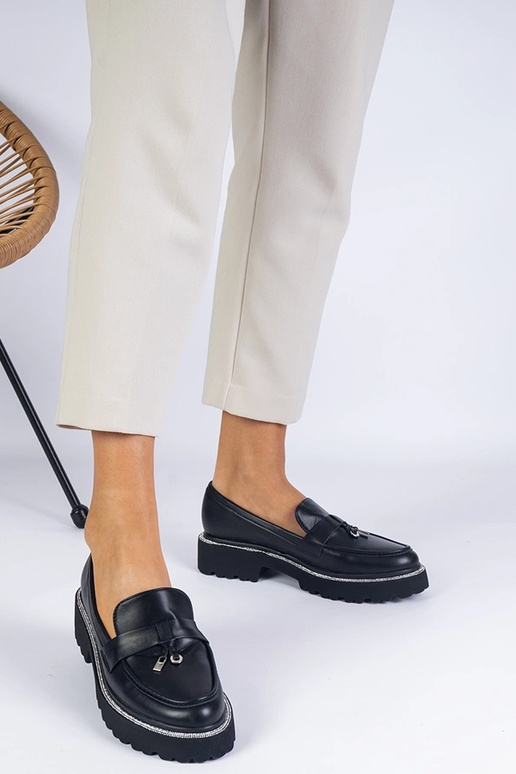 Sorte dame loafers med en tyk...
