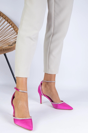 Pink satin pumps dekoreret... 2