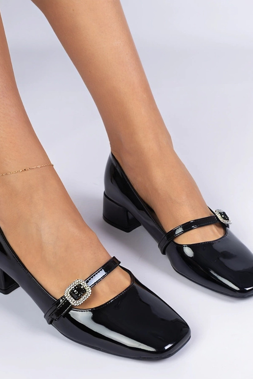 Zwarte elegante pumps versierd met...