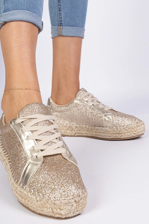Gouden dames espadrilles versierd met... Gouden dames espadrilles versierd met...