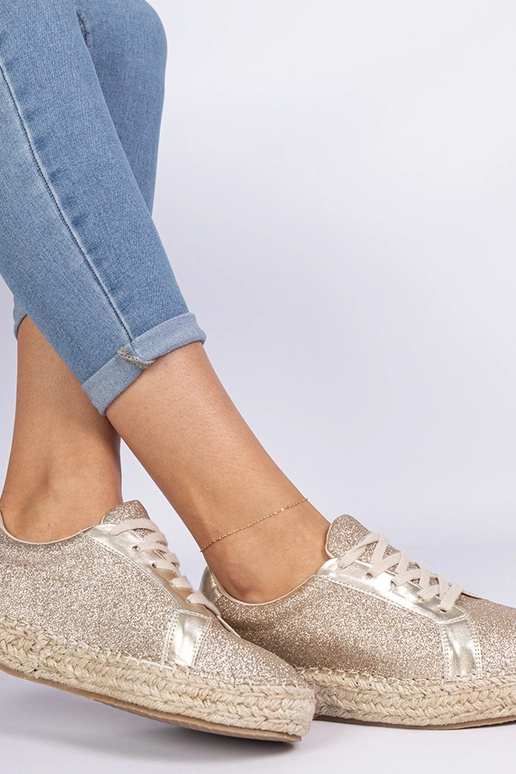 Gouden dames espadrilles versierd met... Gouden dames espadrilles versierd met...