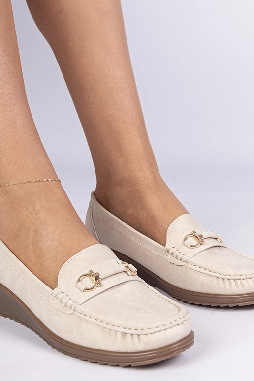 Crème dames mocassins op een sleehak... Crème dames mocassins op een sleehak...