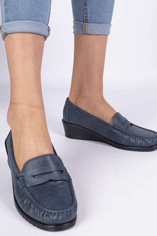 Marineblauwe damesschoenen met hak... Marineblauwe damesschoenen met hak...