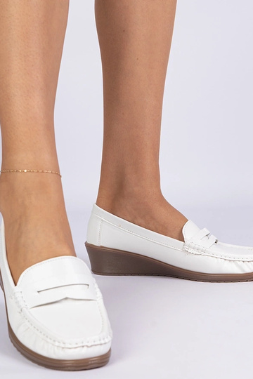 Witte damesschoenen met hak... 2