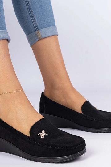 Zwarte dames mocassins op platform van kunstsuede Sarimi 2