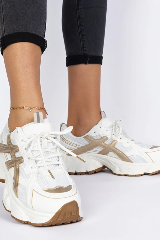 Beige damessneakers op een zware zool... Beige damessneakers op een zware zool...