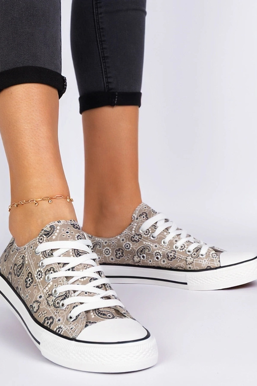 Bruine dames stoffen schoenen in...