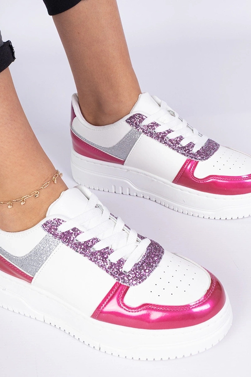 Roze damessneakers op een dikke zool...