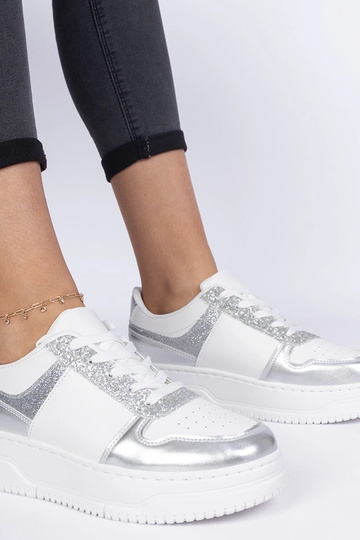 Zilveren damessneakers op een dikke zool Dolla 2