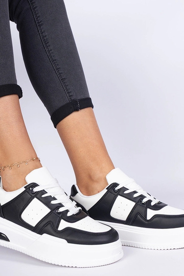 Rossio zwart-witte dames sneakers met dikke zool